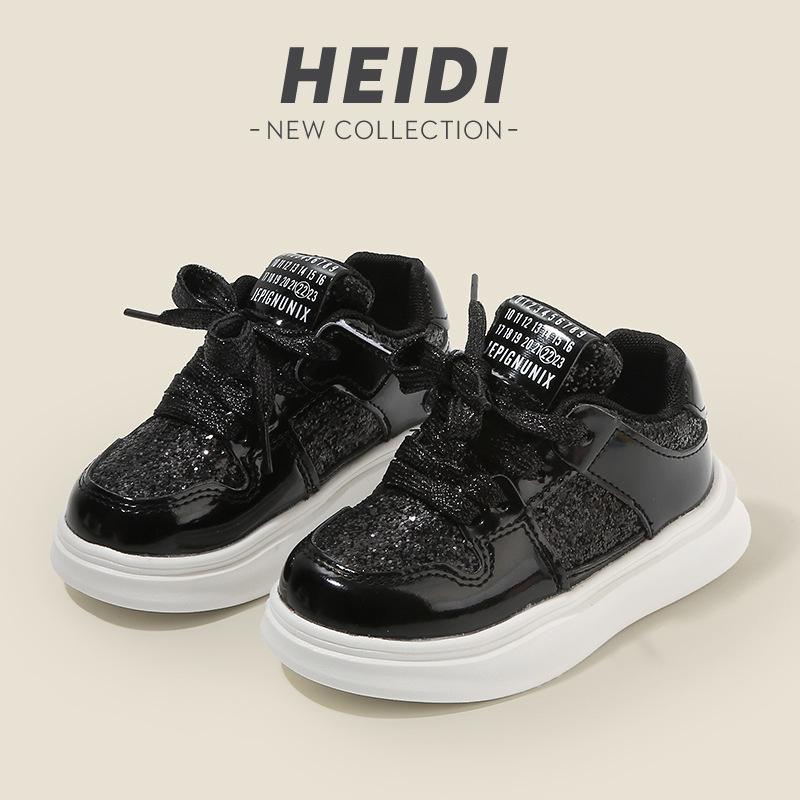 Dziecięce buty sportowe 2025 wiosna i jesień nowe buty casual dla dziewcząt cekinowy trend buty deskorolkowe dla chłopców miękka podeszwa buty dla niemowląt pojedyncze