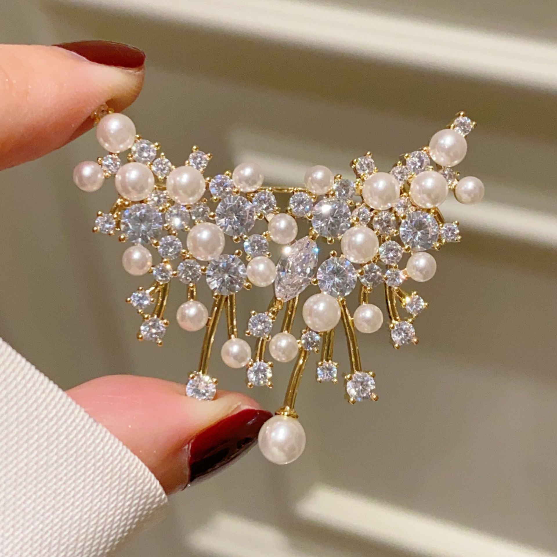 High-quality Highly Polished Brass-plated Real Gold White Gold Zirconia Inlaid French-style Vintage Star-shaped Brooch Pins Made золотой