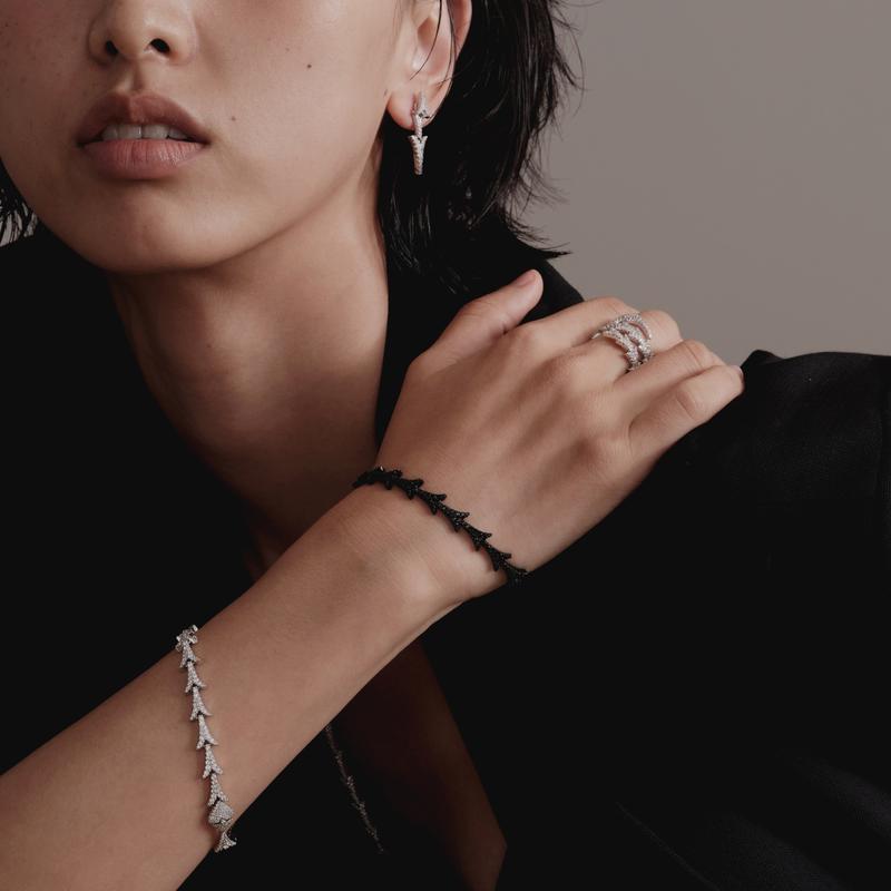 APM Monaco [Romantic Confession] Swirling Dragon Tail Design Fashion Trend Exquisite Light Luxury Style Retro Niche Ring Women’s Silver A18452OX
