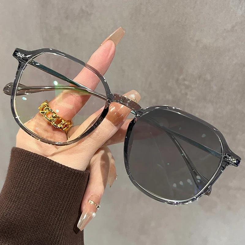 Women's New Fashion Square Frame Photochromic Myopia Glasses Blocking Blue Light To Protect The Eyes Men's Myopia Glasses