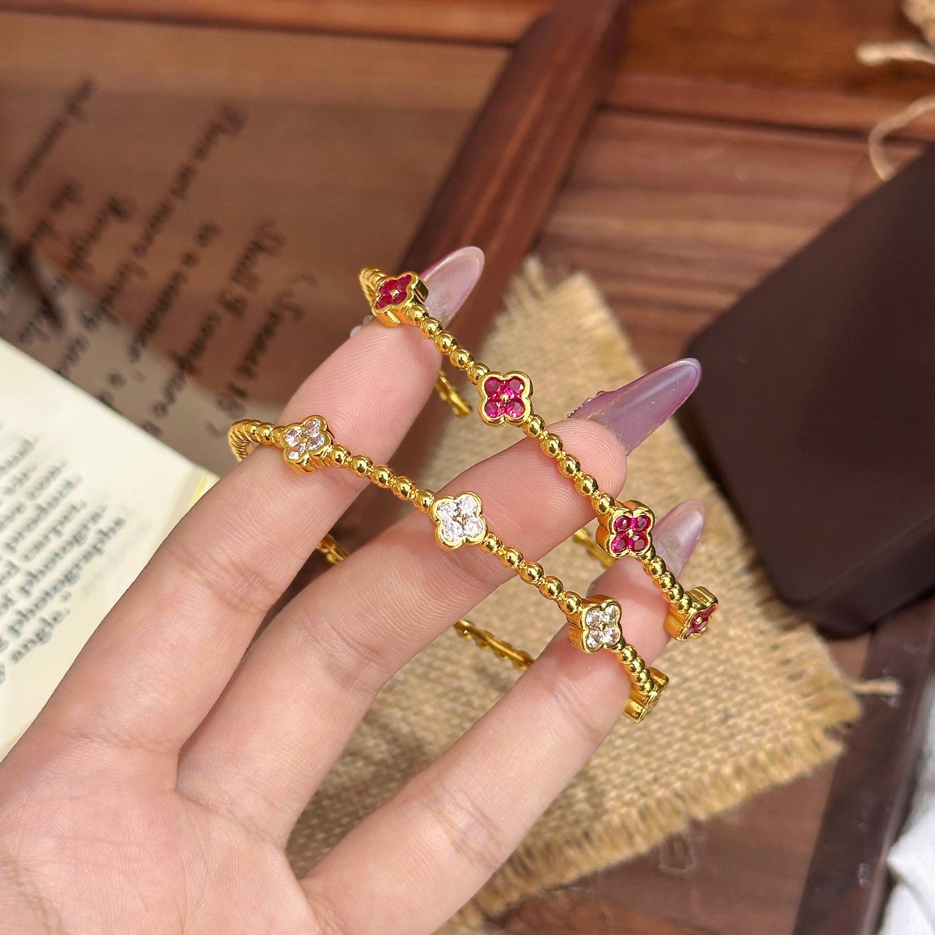 

Italian designer full circle bead four-leaf clover bracelet summer narrow version exquisite thousand gold wind bracelet