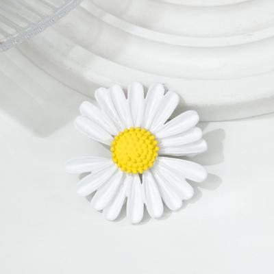Small  Cartoon Brooch Sweet Ladies Clothing Corsage Jewelry Flower Pin