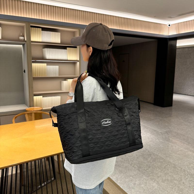 Expandable outing, large capacity, fashionable diamond lattice handbag, wet and dry separation sports fitness bag, can be set with a pull bar