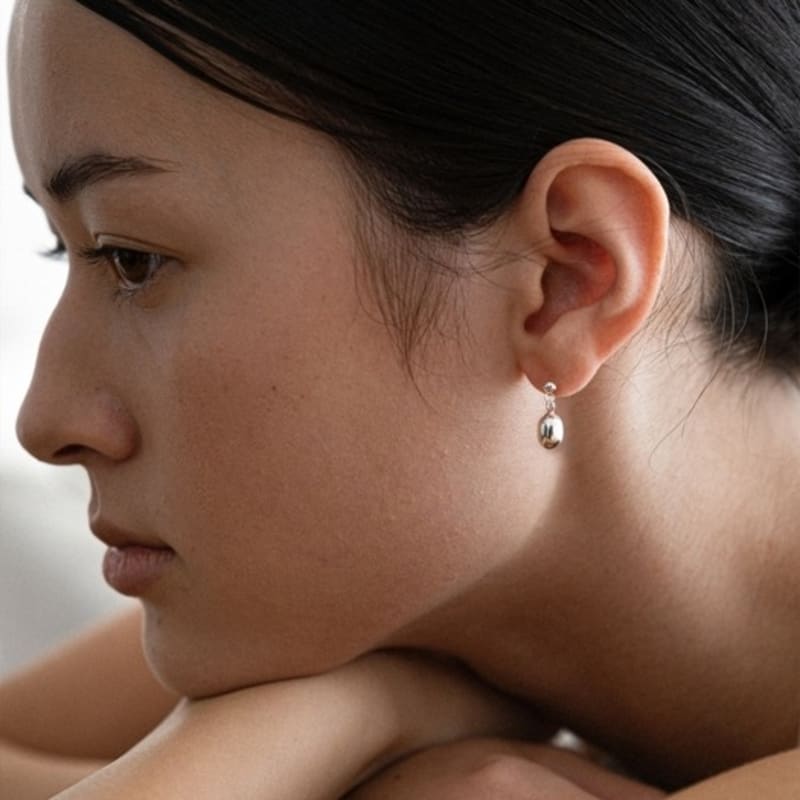 EEY Tiny Oval Drop Earrings