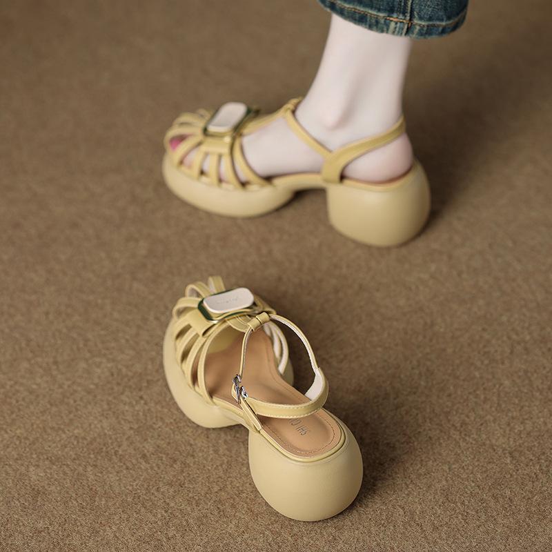 

7126-11 Baotou sandals women s 2025 summer new pig cage shoes hole shoes design sense muffin sandals 39 жёлтый