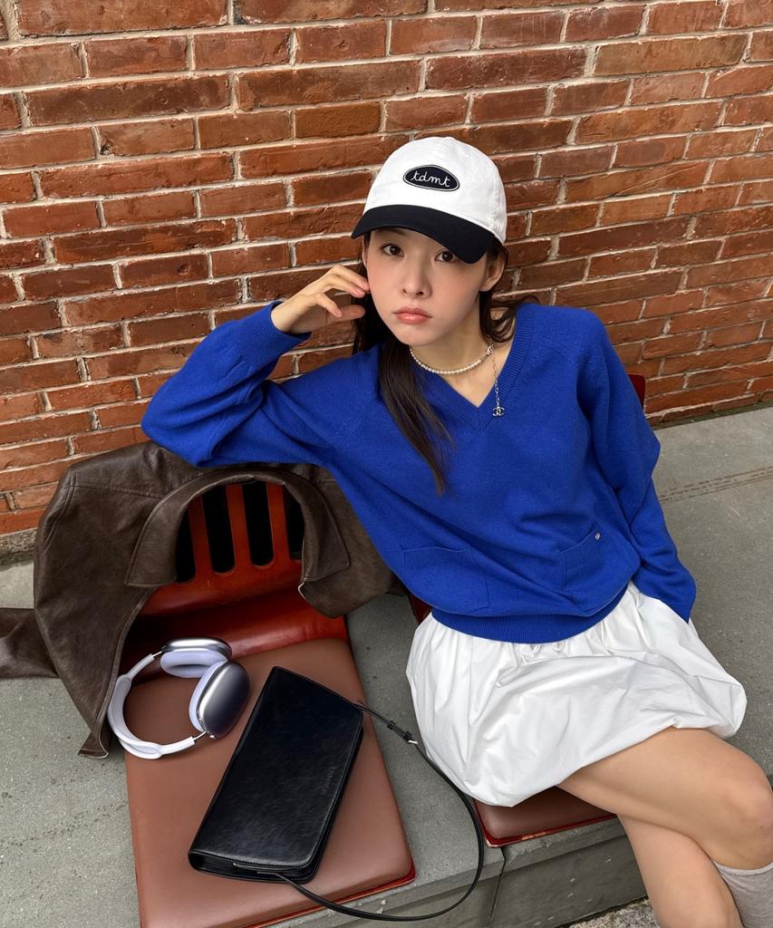 TTUDEMENT V-Neck Knit Pullover Blue