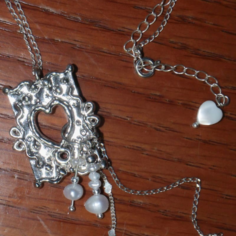 

LOASI melted heart frame necklace 02. pearl tail ver silver (not plated)