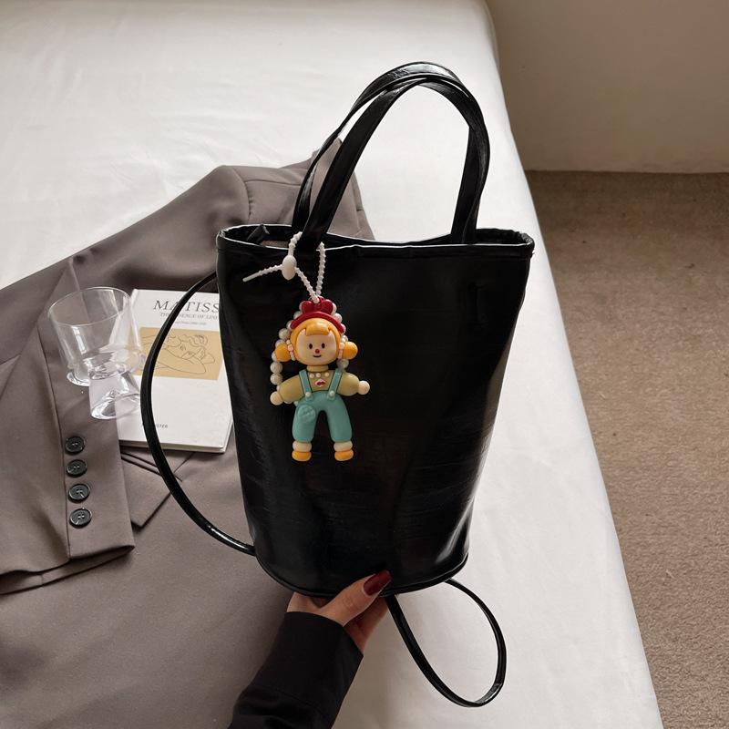 This Year's Popular Portable Bucket Bag Women's 2025 Summer New Simple Foreign Commuter Shoulder Bag Fashion Messenger Bag