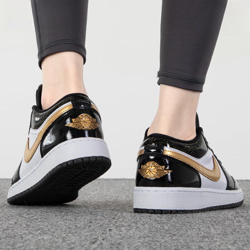 Jordan Dětské tenisky Air Jordan 1 Low SE "Gold Toe" DR6970-071