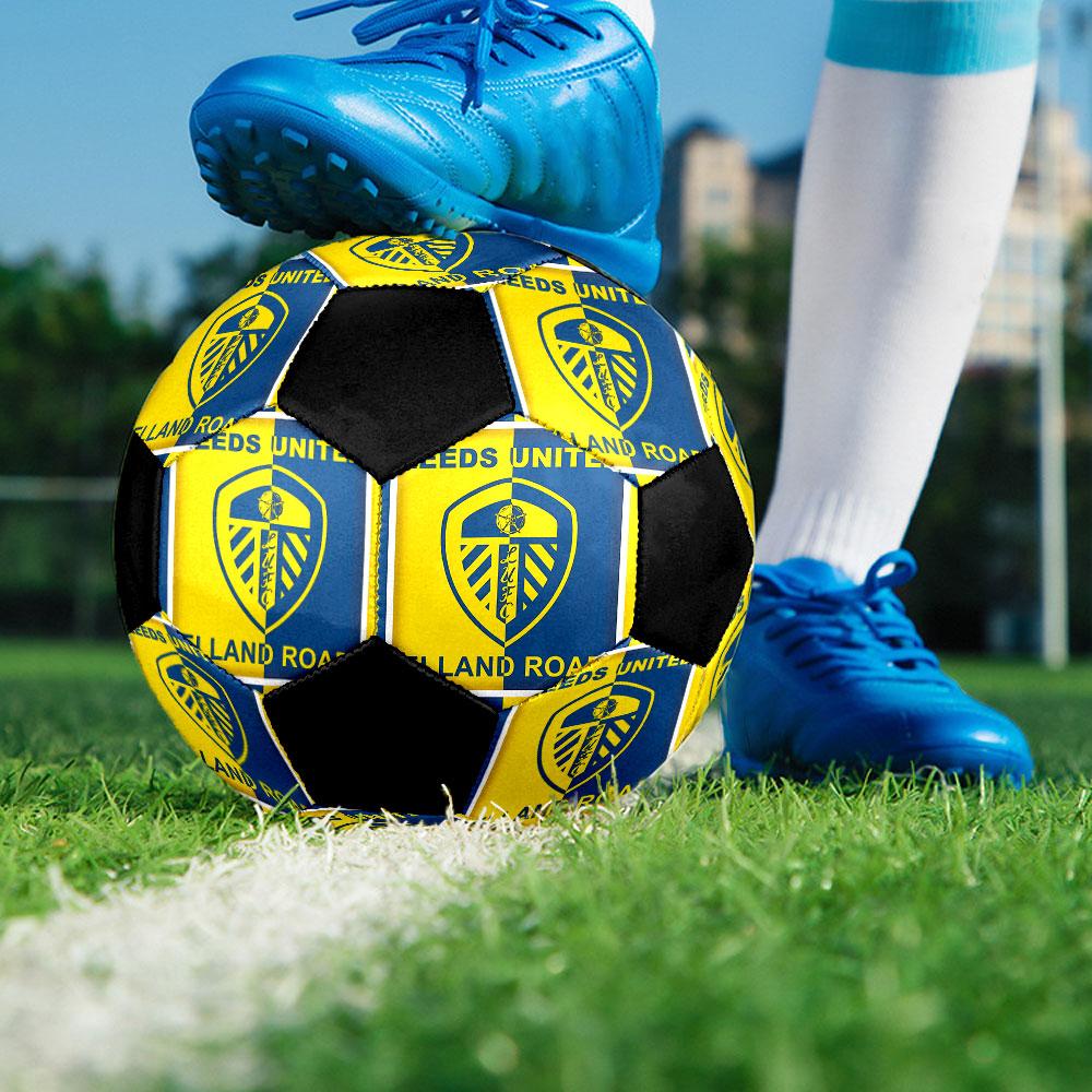 1 pz Pallone da Calcio Leeds United F.C. Misura 5 Pallone da Calcetto Indoor alla Moda Colorato Gioco in Cortile - Ottimo Regalo per Appassionati di Sport HE12