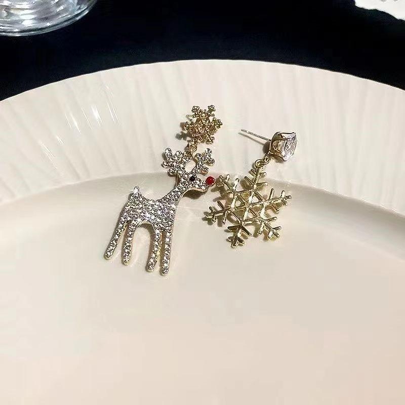 Delicate Rhinestone Elk Earrings for Women Sweet Asymmetrical Snowflake Deer Drop Earring New Year Jewelry Christmas Gift