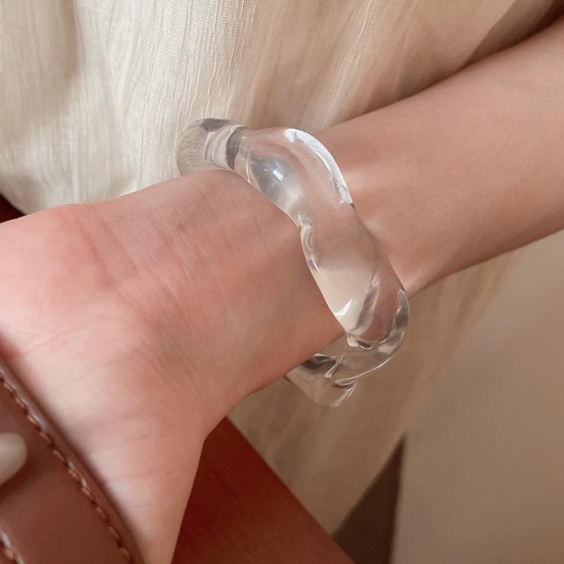 Geometric Open Bangle: Luxurious Modern Bracelet with Minimalist Chic