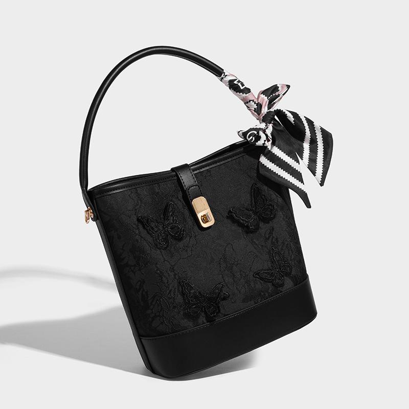 

Новая женская сумочка в китайском стиле 2025 лето новая национальный стиль вышивка сумка-ведро нишевая простая модная сумка-мессенджер чёрный