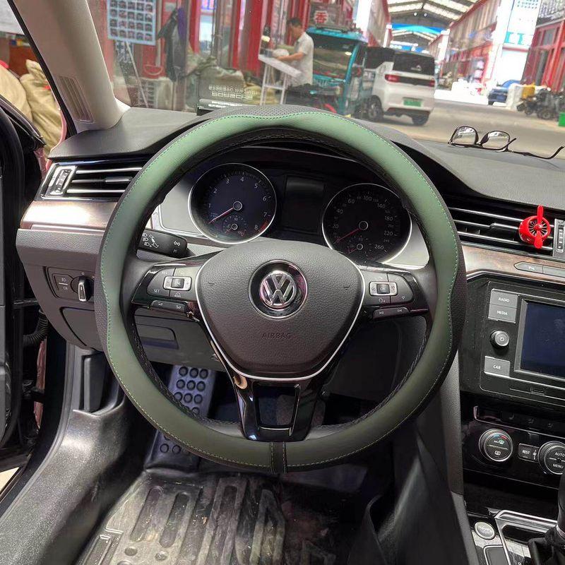 

2024 New Arrival Sports Car Steering Wheel Cover Universal for Men and Women Non Slip Genuine Leather PU Leather Red and Blue Green-38Cm Round Steering Wheel
