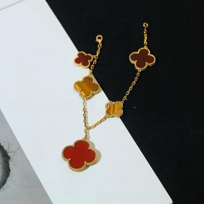 Wersja Wysoka Nowa Moda Pasujący do wszystkiego Bransoletka z 6 kwiatkami i nieregularną koniczynką przynoszącą szczęście Damska Lekka Luksusowa Modna Piękna Bransoletka z Koniczynką Czterolistną