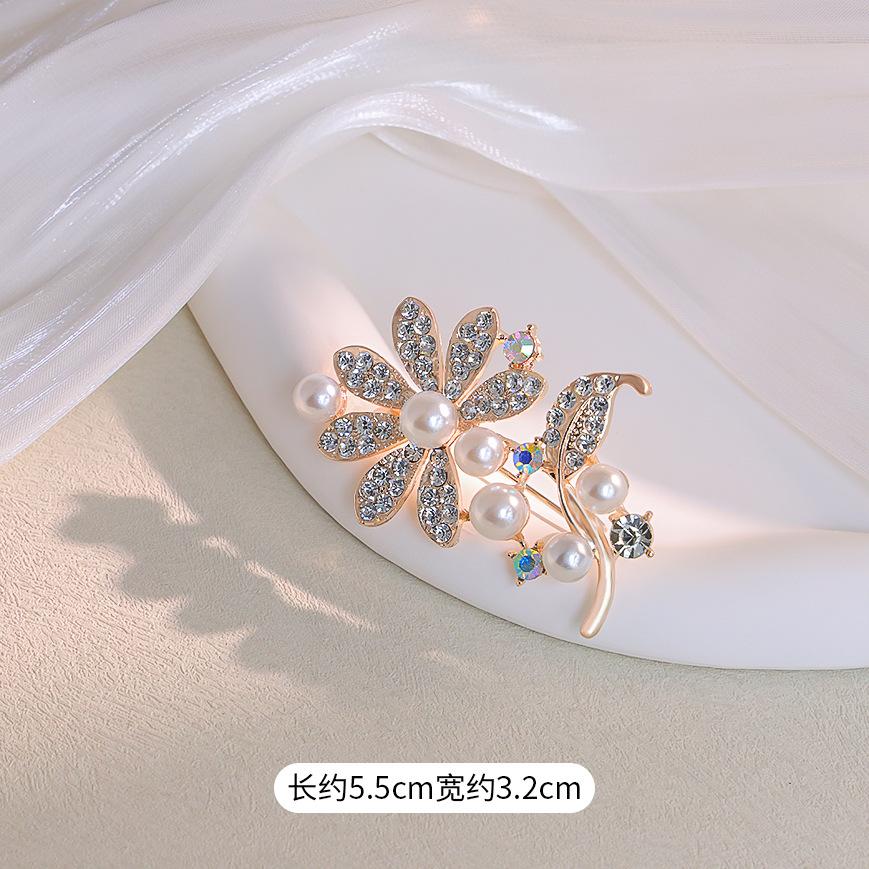 Fashion Versatile Flower Rhinestone Brooch Light Luxury Alloy Women's Anti-light Pin Suit Apparel Accessories Decoration