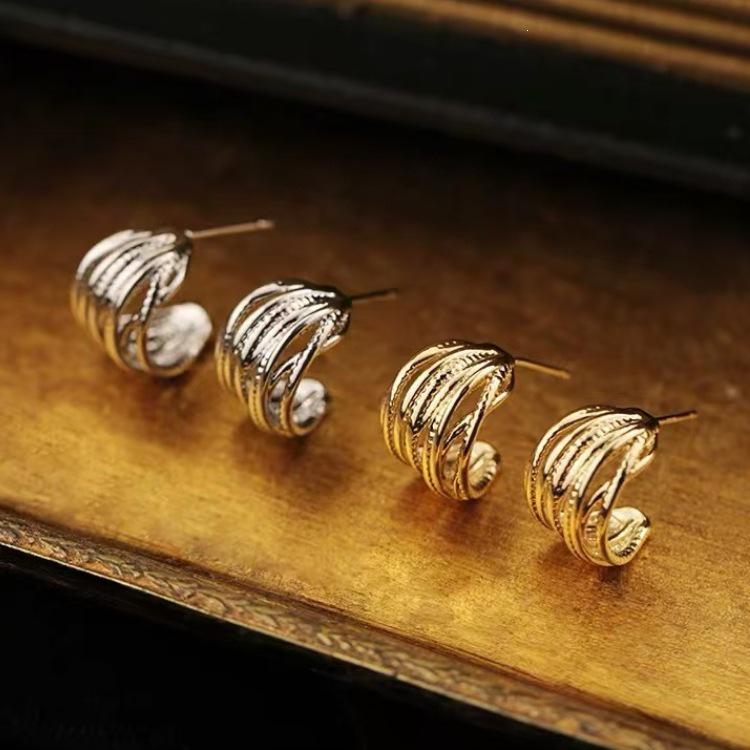 925 Silver Needle Pleated C-Shaped Stud Earrings, Women's High-End Niche & Elegant Style 2024.