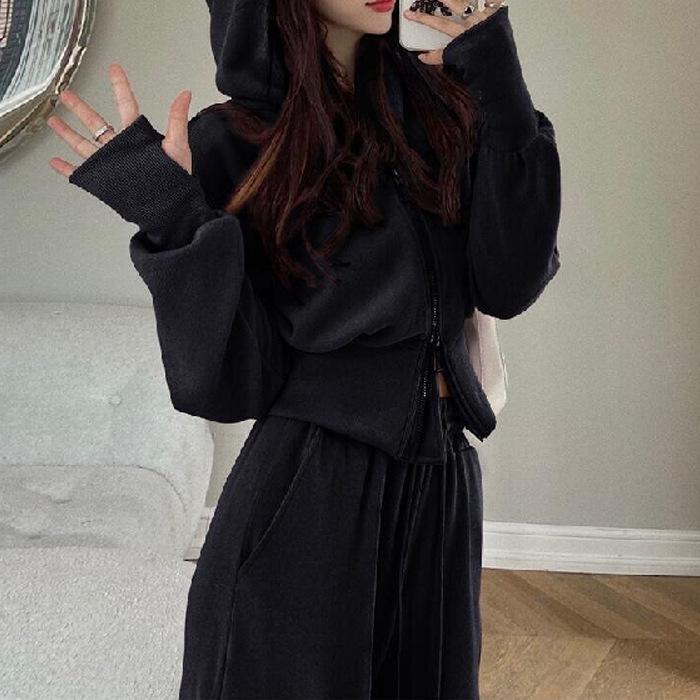 "Women's Retro Hong Kong-Style Hooded Tracksuit: Loose-Fit Sweater and Slim Pants for Spring & Autumn"