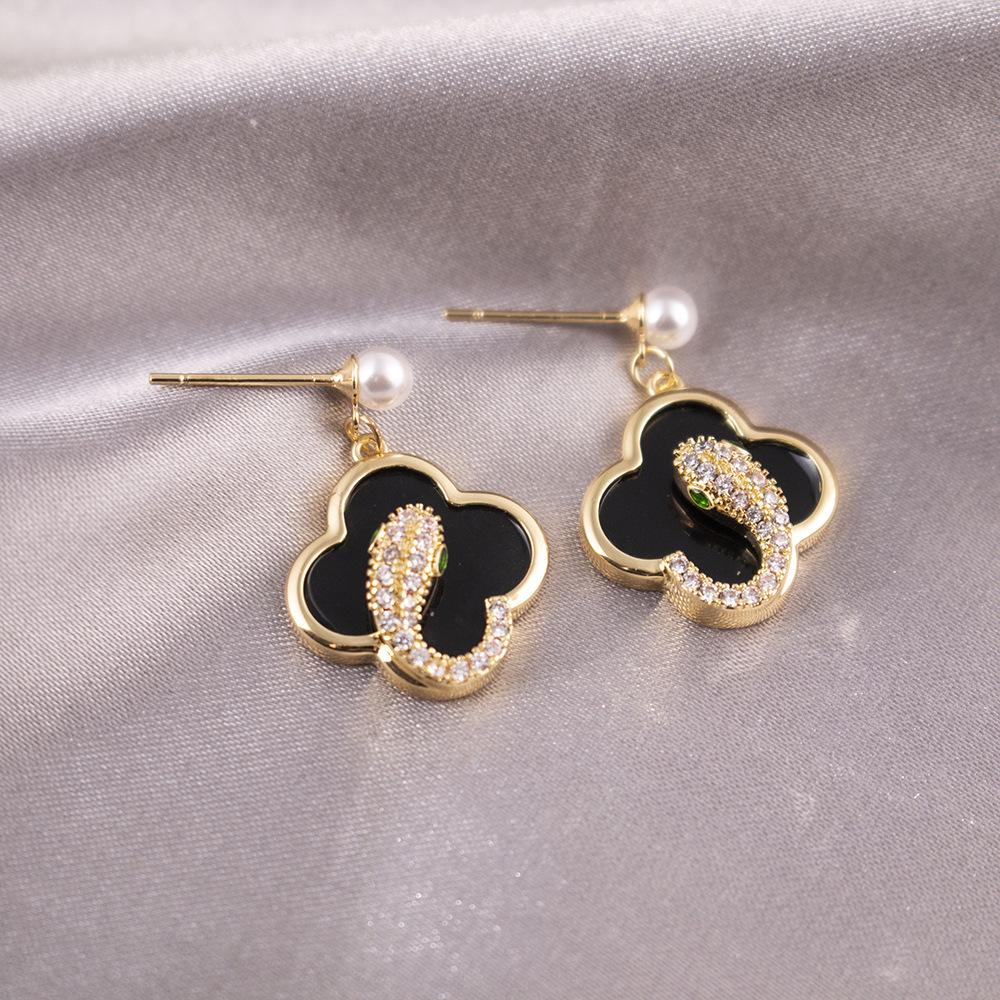 Elegant Black Diamond Silver Needle Earrings: High-End, Fashionable, Versatile Luxury