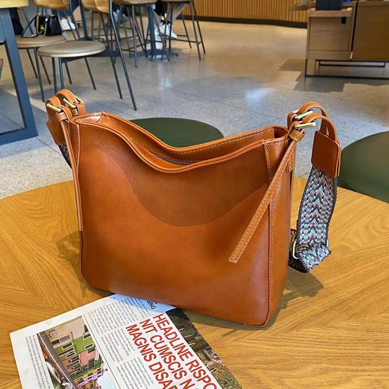 Women's New Bag Large Capacity Commuter Armpit Bag Shoulder Bag