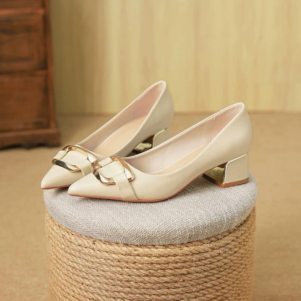 

Premium French temperament shallow single shoes 2025 summer and autumn new commuter women s shoes thick heel square buckle pointed high heels 40