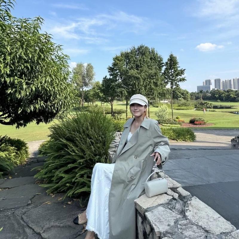 Spring and Autumn Simple Newsboy Hat White Black Cap Female Casual Sunshade Artist Hat Show Face Small Octagonal Hat Tide