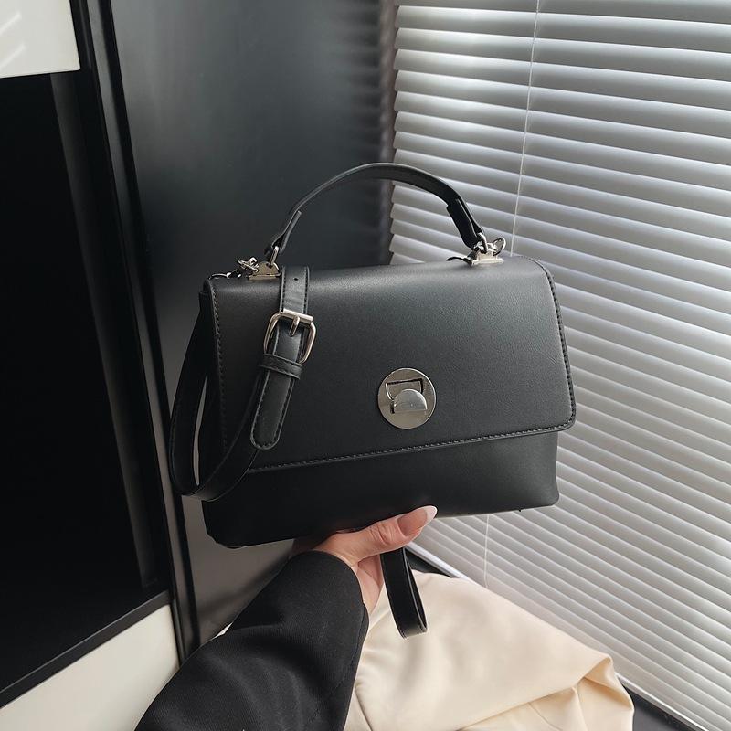 

Retro portable small square bag women s new fashion versatile shoulder messenger bag simple messenger bag