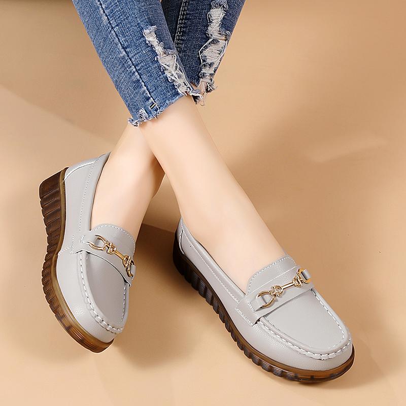 Fashion Women's Lightweight Non-slip Leather 100% Flat Loafers Casual Walking Plus Size Mom Shoes for Soft-soled For Middle-aged Elderly
