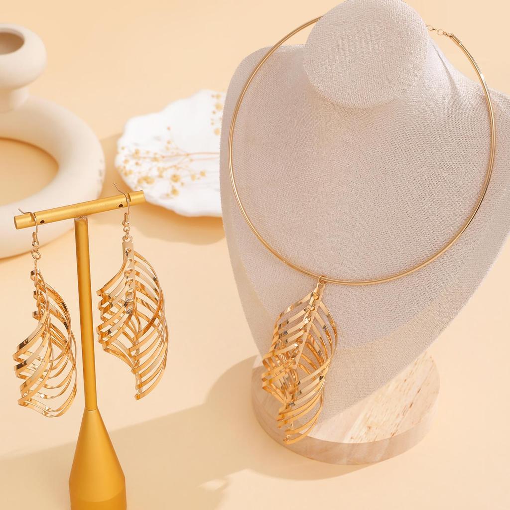 Retro Exaggerated Personality Temperament Spiral Hollow Golden Necklace Earrings Bijouterie Sets For Women