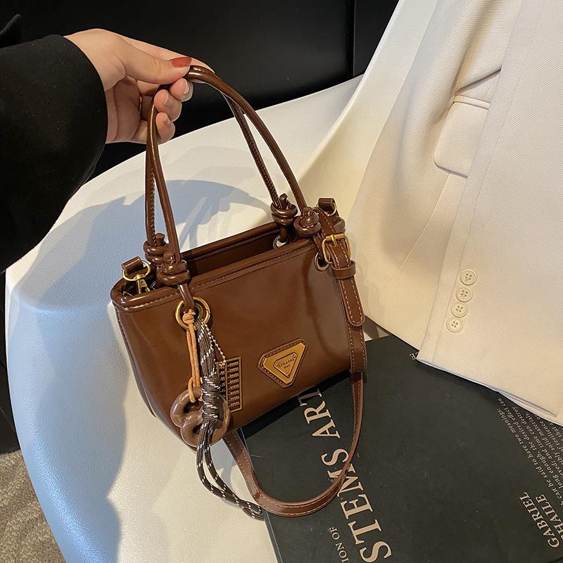 Autumn and Winter Fashion Hand-carried Bucket Bag Women's Retro High-end Sense Versatile Shoulder Bag Niche Casual Women's Bag