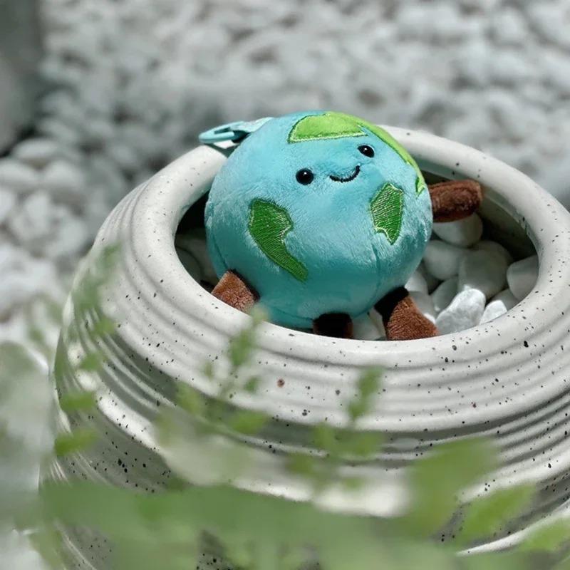 10cm Uroczy Kreskówkowy Ziemia Mały Wisiorek Pluszowy Ziemia Breloczek Pluszowa Zabawka Kawaii Mała Ziemia Miękka Lalka Dekoracja Breloka do Plecaka