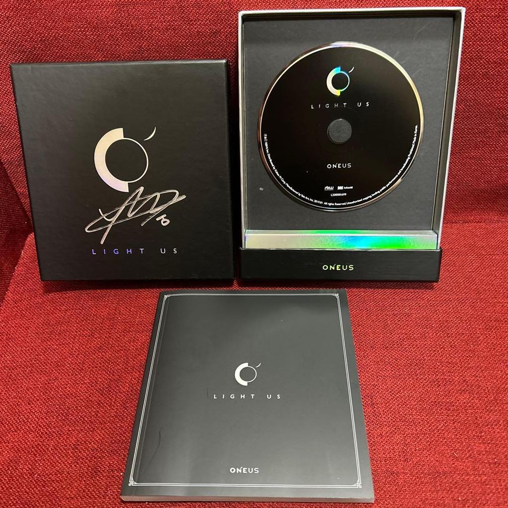 [USED] ONEUS Light us Hwanwoong autographed