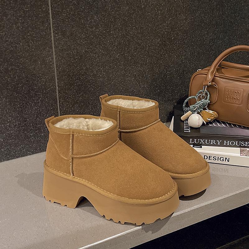

Thick-soled heightening women s boots with integrated fur, Northeast snow boots women s 2025 winter new warm piled thickened short boots 35