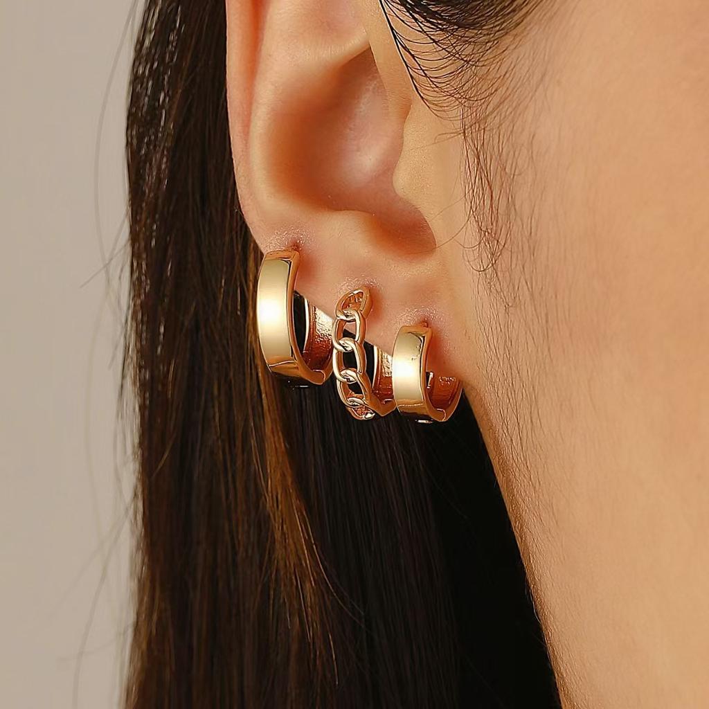 Cross-border Simple Earrings, High-end Niche Men's and Women's European and American Alloy Earrings, Personalized Temperament, Rock Punk Earrings.
