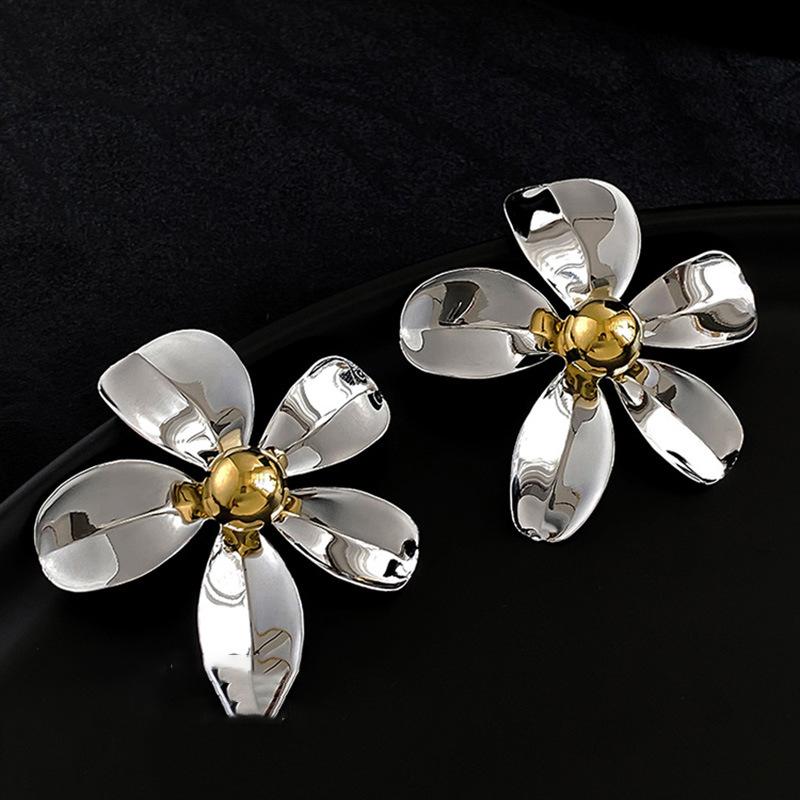 Glossy Flower Stud Earrings Sweet Cool Wind Exaggerated Earrings Fashion Personality Earrings Niche High Sense