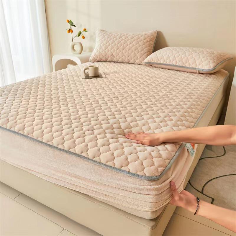 Mother-and-baby Milk Velvet Padded Bedspread with Cotton Padded Single and Double Simmons Bedspread Mattress Protective Cover