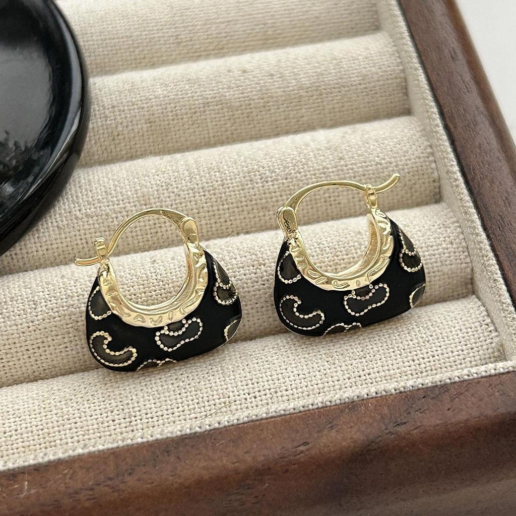 Elegant Leopard Print Gold Stud Earrings for Women - Chic Autumn/Winter Design