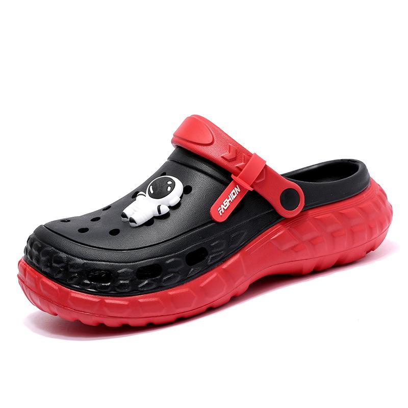 Step On Shit Hole Shoes Men Wear Platform Slippers Cartoon Astronaut Two-Color Outdoor Non-Slip Beach Sandals