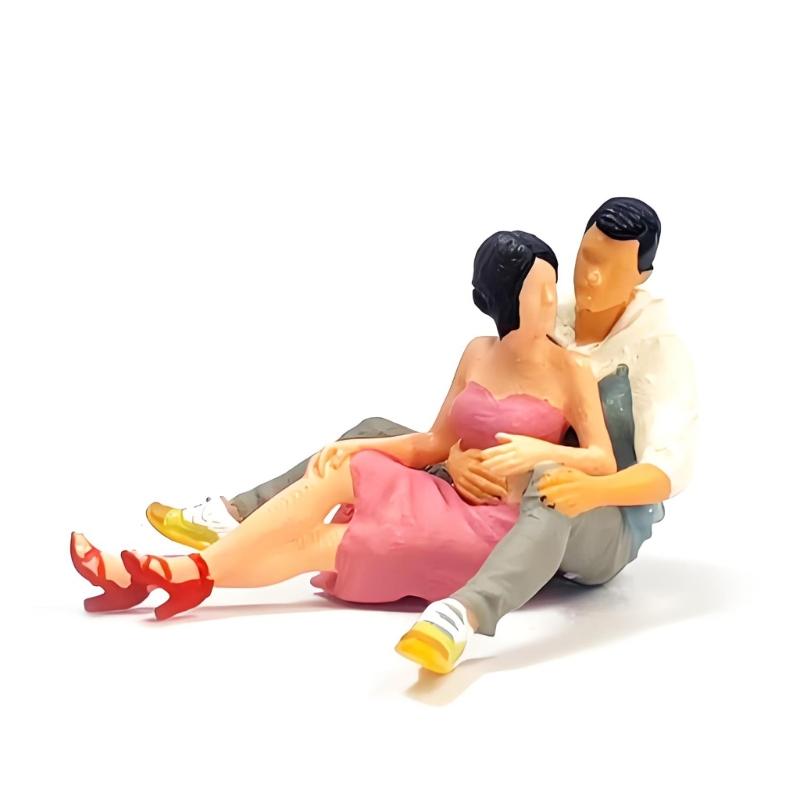 1/64 Scale Resin Miniature Couple Figure For Realistic Model Train Architectural Scene Decors And Collectible Display