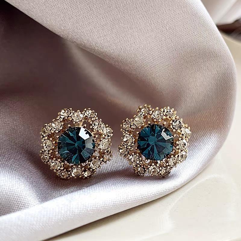 Exquisite Round Flower Earrings for Women