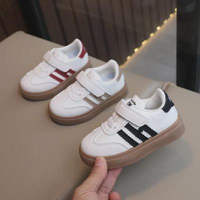 2024 Frühling Kinder Deutsche Trainingsschuhe: Weiße Sport-Sneaker für Jungen und lässige Mädchen-Sneaker, Baby-Forrest-Gump-Schuhe mit weicher Sohle.