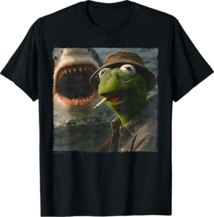 Funny Smoking Frog Meme Vintage Shark Attack Parody Tee T-Shirt S разноцветный