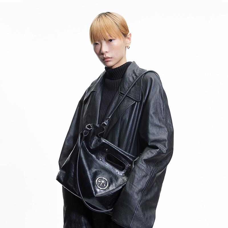 Tote Bag, A Large-capacity Commuter Leather Handle and Shoulder Soft Bag