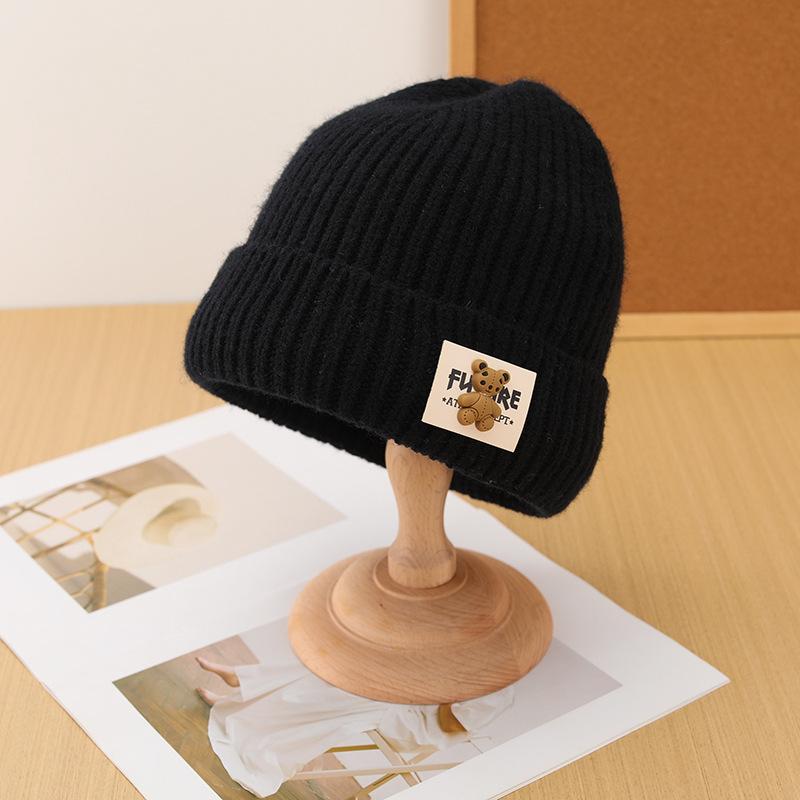 

Корейский стиль Осень и Зима Шапка шерстяная с этикеткой Медведь для женщин с бархатной подкладкой и утолщением для сохранения тепла Модная вязаная шапка Холодная шапка one size