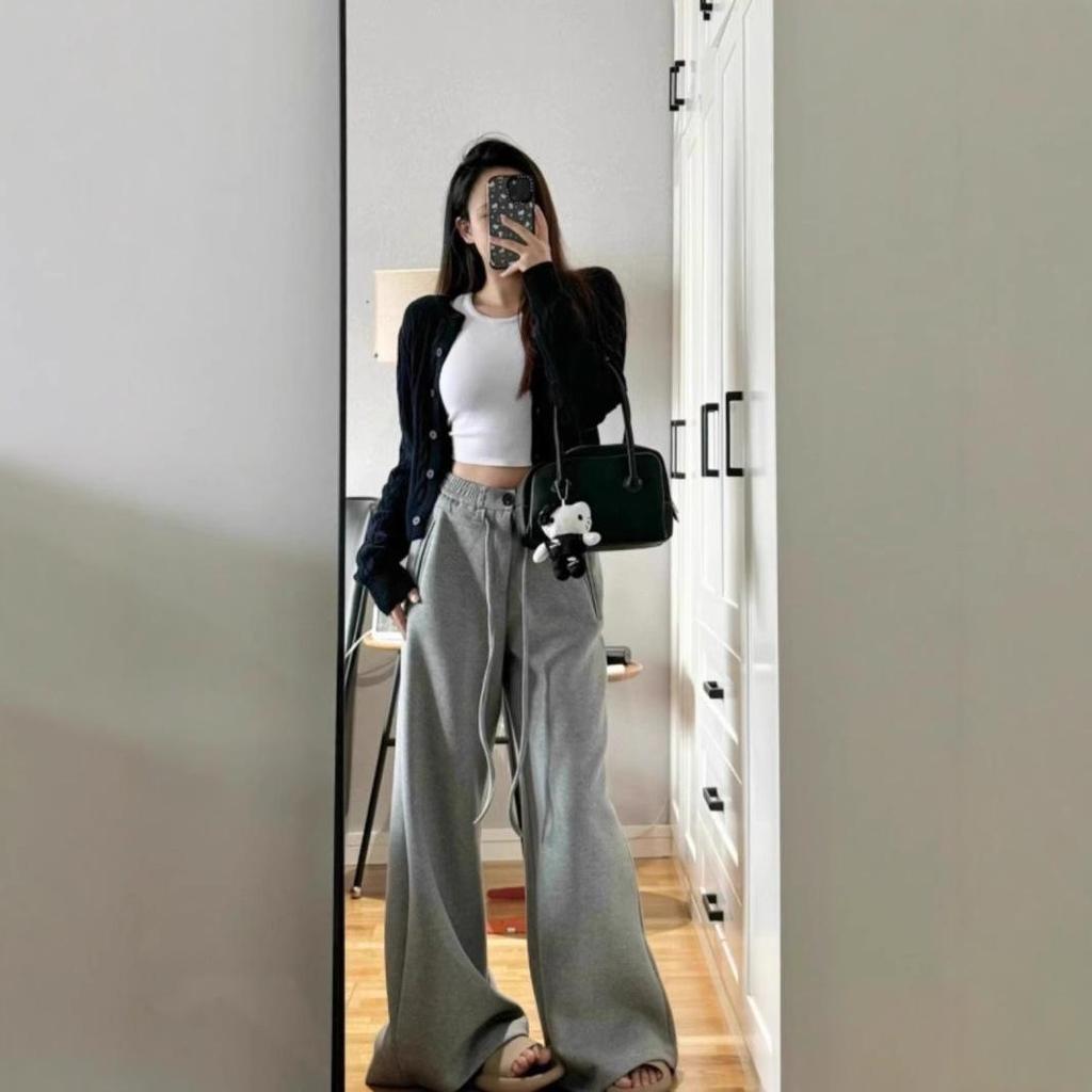 Trendy High-Waisted Gray Wide-Leg Sweatpants for Women – Loose, Slimming, Straight-Leg Design for Autumn and Winter.