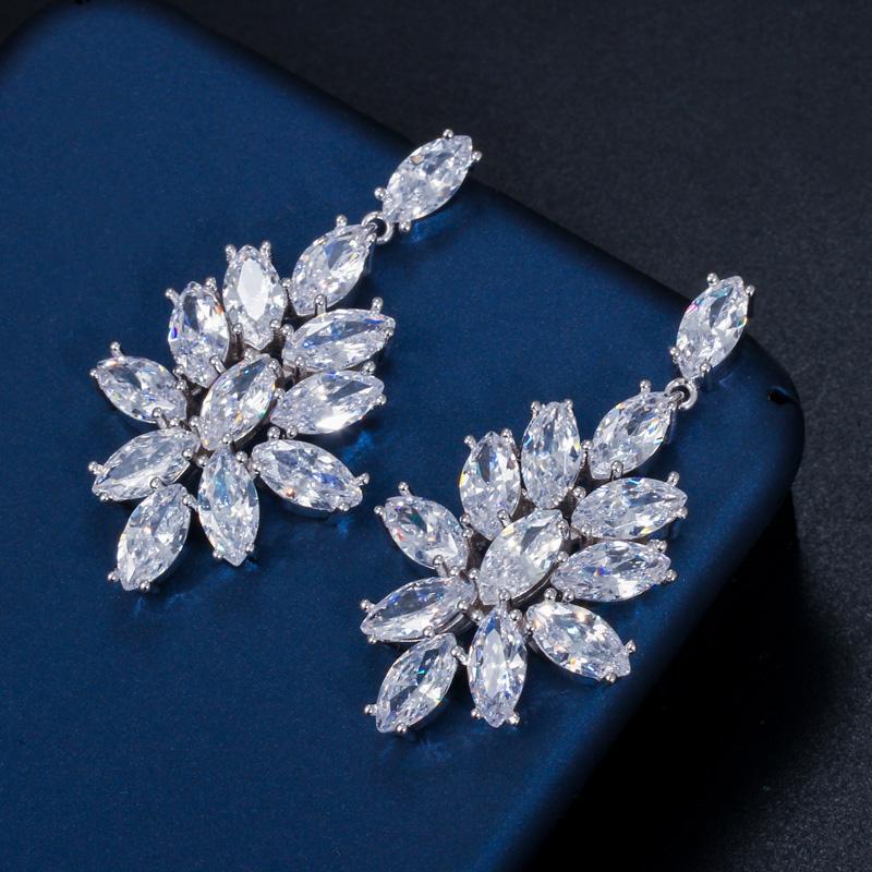 CMM Brudetilbehør Store Blomst Glitrende Cubic Zirconia Hengende Øredobber