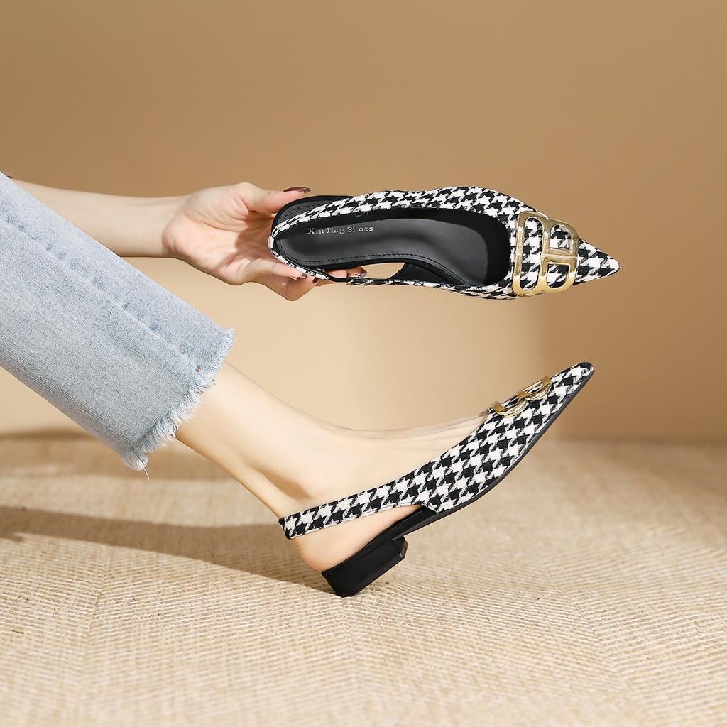 238-2 Xiaoxiangfeng pointed flat-soled single shoes 2025 new French shallow mouth metal buckle low-heeled plaid single shoes women