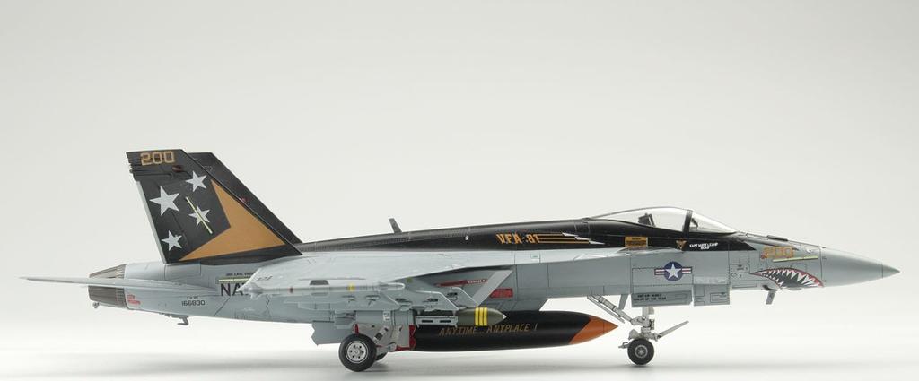 Platz US Fighter Super Hornet Sunliners Plastic Model Kit with Masking Stickers 1/72 Carrier-Based F/A-18E VFA-81 AE-55 (Airplane)