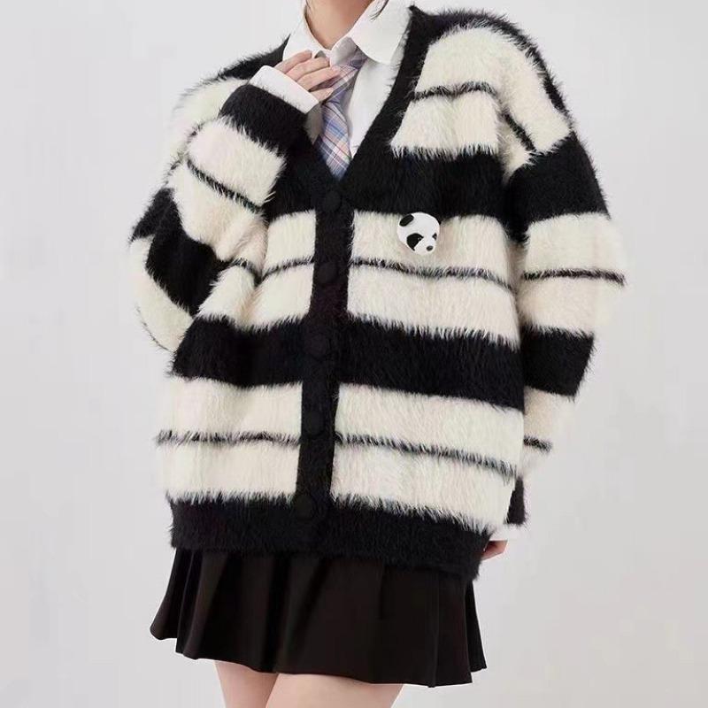 

New Fashion Retro Striped Sweater Cardigan Female Niche Panda Doll Design Sense Couple Knitted Sweater One size чорний