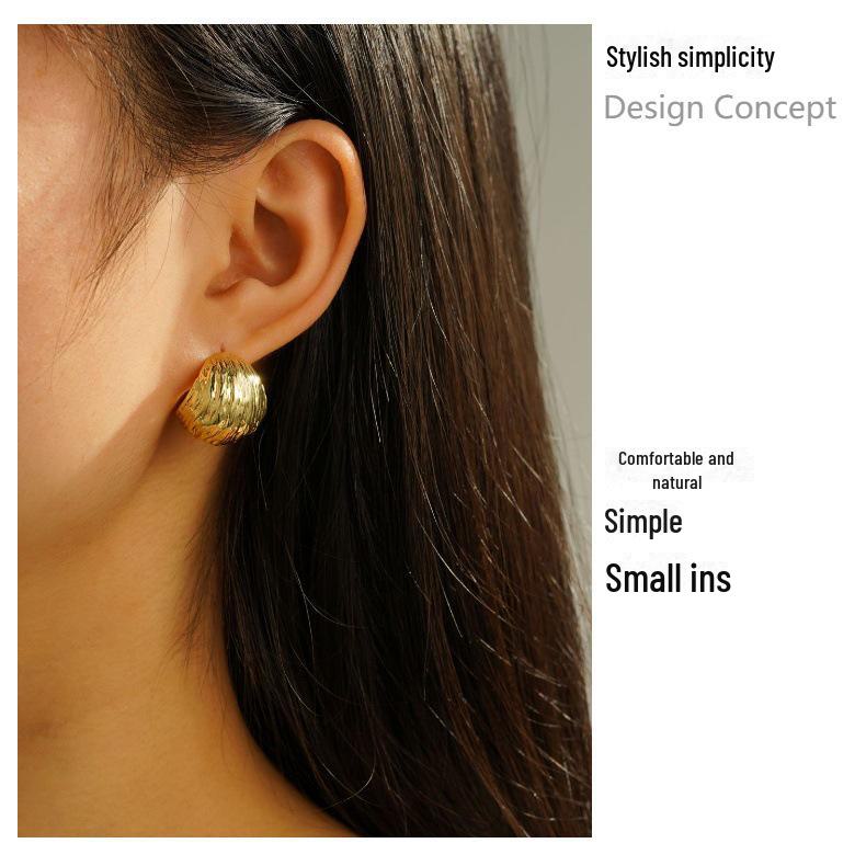 Eleganckie Złote Teksturowane Francuskie Kolczyki: Wysokiej klasy, wszechstronny koreański design